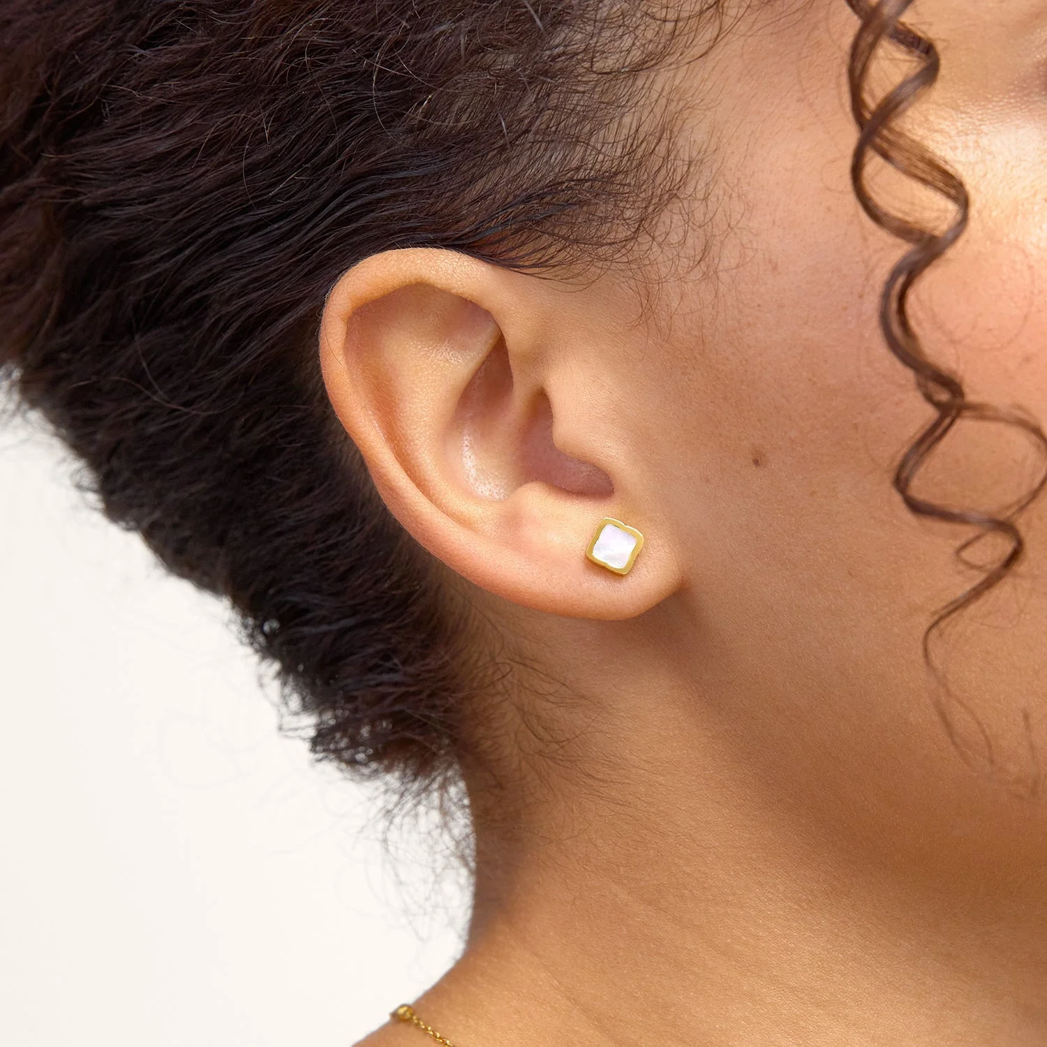 Mini Pearl Clover Stud Earrings (Gold) - Image 2