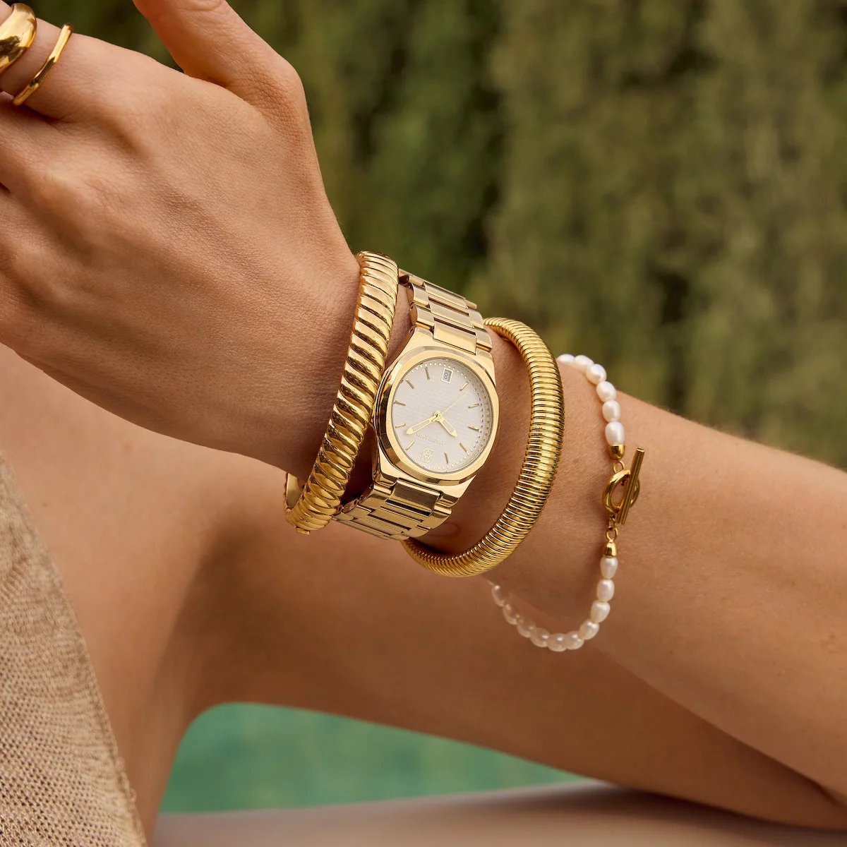 T-bar Pearl Bracelet (Gold) - Image 5