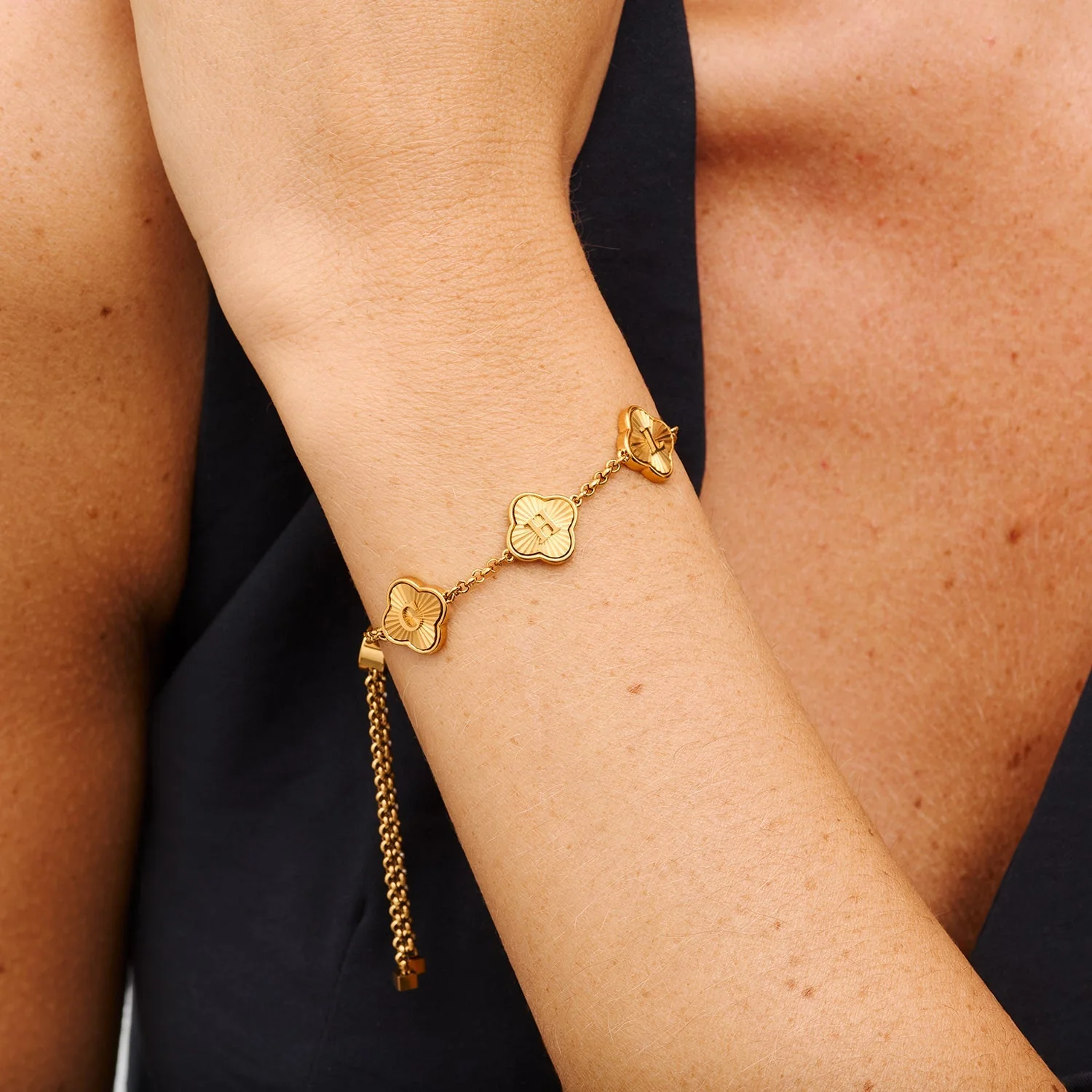 Textured Clover Custom Name Bracelet (Gold) - Image 2
